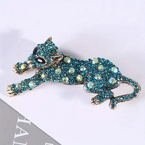 NEW Vintage Leopard Brooch 💚 Emerald & Gold Rhinestone Pin. Panther Brooch 🐆 - Picture 4 of 6